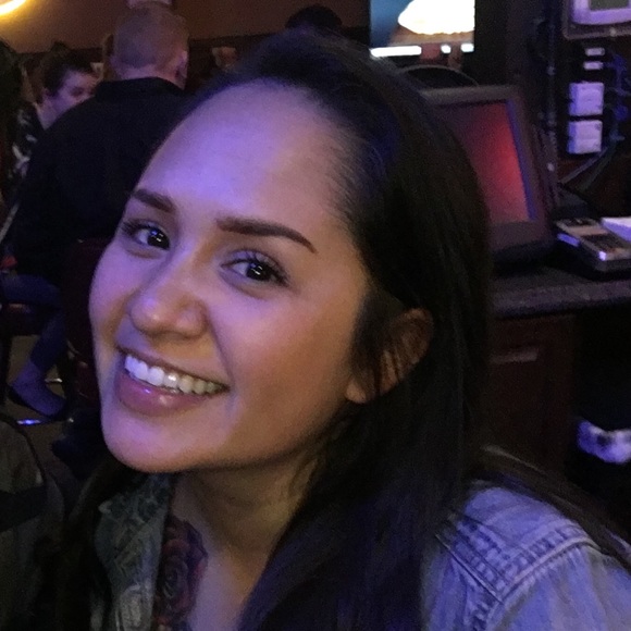 Meet your Posher, Stephanie - Picture 2 of 2